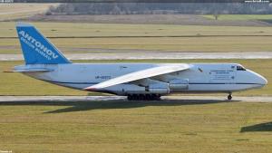 UR-82073