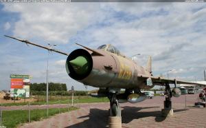 Su-20 , 6256 ,pumpa niekde pri Grojci (s maličkým Radom pod krídlom)