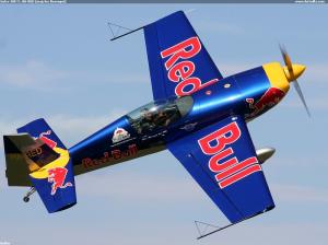 Extra 300/S, HA-RED (majster Besenyei)
