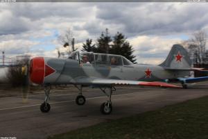 Jak-52 OM-YAK
