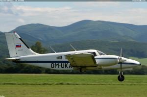 Piper PA-34 Seneca III,  OM-UKA