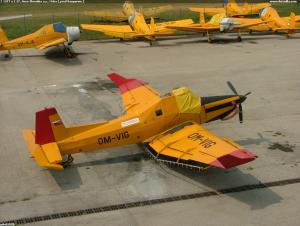 Z 137T a Z 37, Aero Slovakia a.s., Nitra ( pred hangárom )