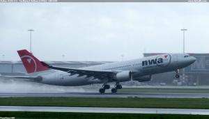 Airbus A330-223 - Northwest Airlines (NWA) - N851NW