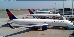 Boeing 767-332ER - Delta Air Lines - N186DN