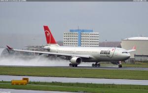NWA A330 t/o in heavy rain (2008)